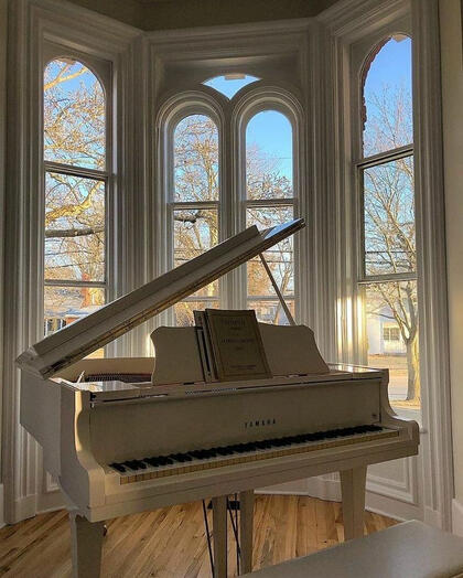 Piano/ball room